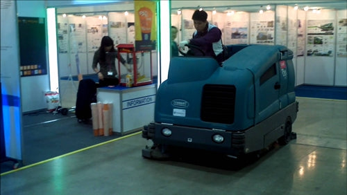 Tennant 40" Rider Floor Scrubber Rental