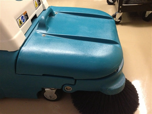 Reconditioned Tennant 3640 walk behind vacuum sweeper