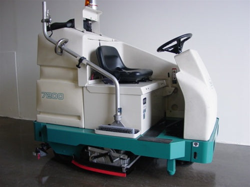 Reconditioned Tennant 7200 rider floor scrubber